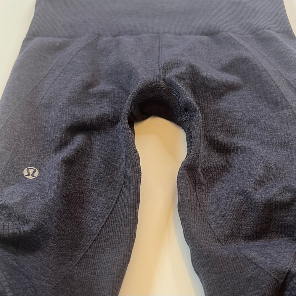LULULEMON Heathered Navy Crop Leggings Size 6|High-Waist Ruched Capri Yoga - Picture 3 of 10
